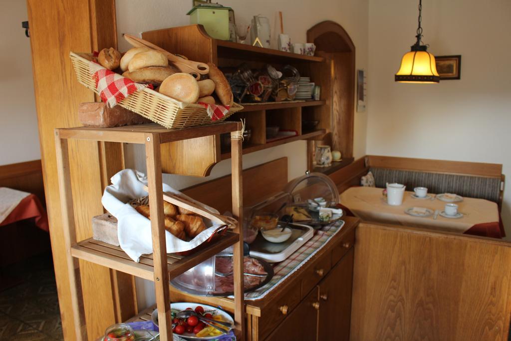 Fruehstueckspension Helmhof Salzburg Bagian luar foto