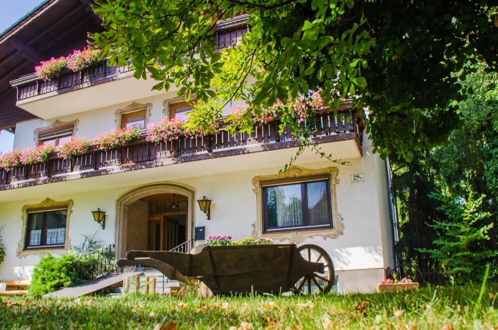 Fruehstueckspension Helmhof Salzburg Bagian luar foto